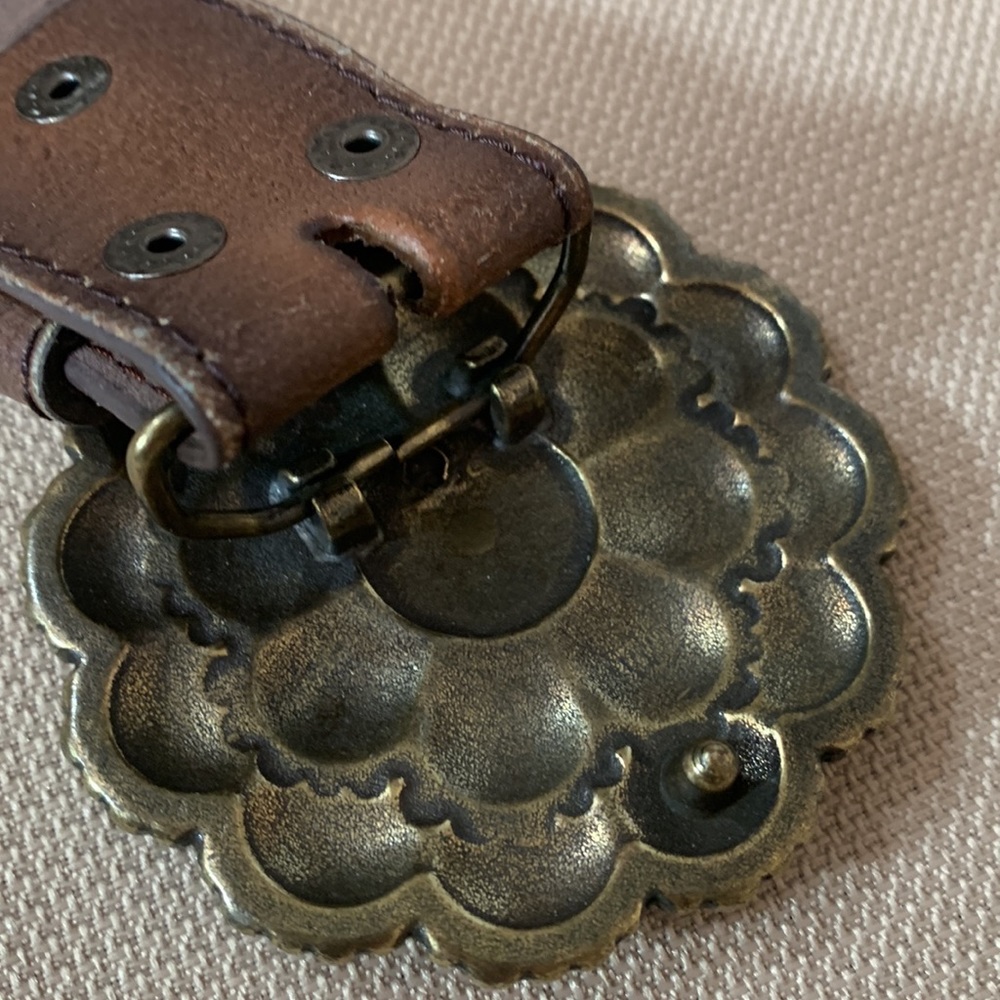 Classico Italian Boutique Large Genuine Leather Belt w/Flower Rhinestone Buckle - Picture 6 of 10